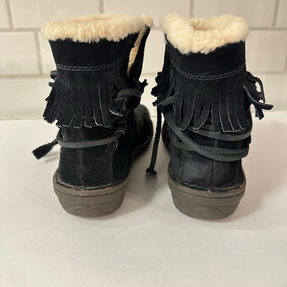 UGG 8 Gaviota sheep skin fringe black woman gorpcore casual outdoor suede boot - Picture 7 of 12